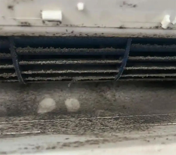 浦北空调吹的风有股烧焦味是怎么回事